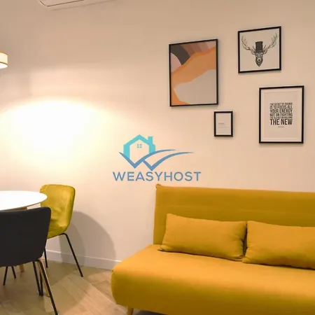 Renovated & Bright Tuscolanaflat Apartment Rome