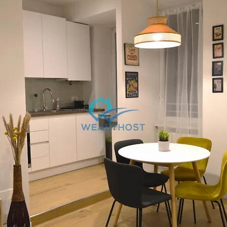 Апартаменты Renovated & Bright Tuscolanaflat