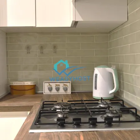 Renovated & Bright Tuscolanaflat Апартаменты *